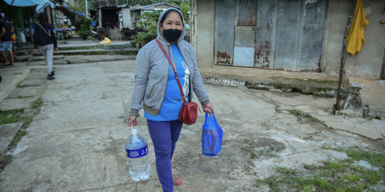 Dolores Basijan bought medicines, mineral water and other stuff after she received an amount of Php 1,800 from the B-Ready project preemptive cash assistance. (Photo: Alren Beronio/Oxfam)